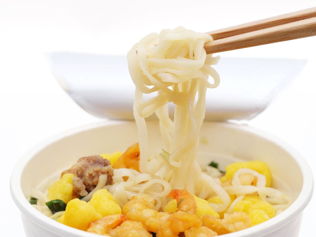 箸付きインスタントラーメンカップ