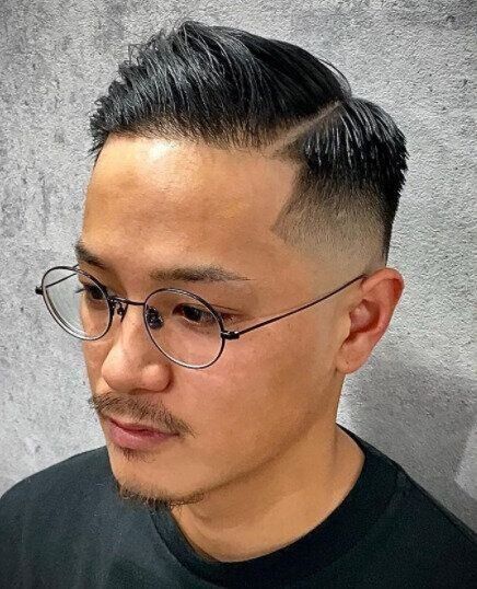 メンズ髪型ショートヘアカタログ。海外メンズ風！スキンフェードですっきりとしたベリーショート 