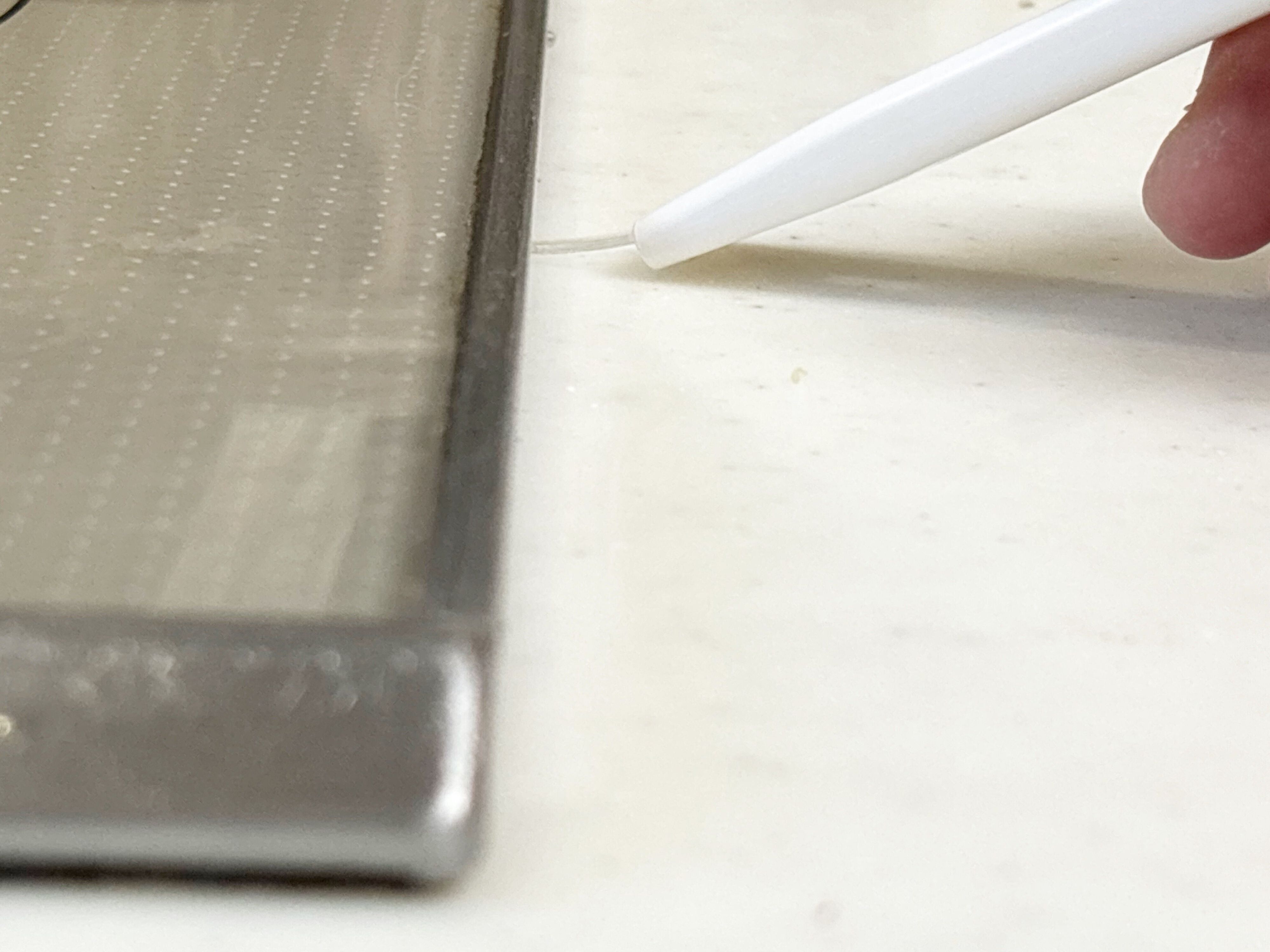 ダイソーしなるすき間ヘラ