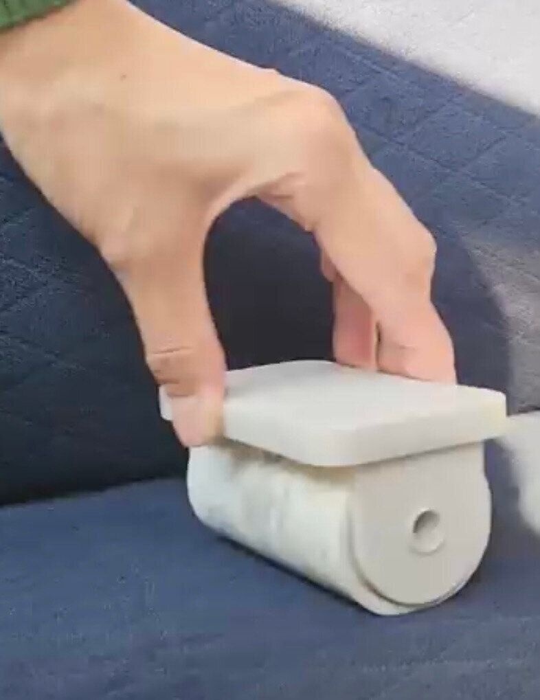 【セリア】車に常備できて便利！「カーペットクリーナー」