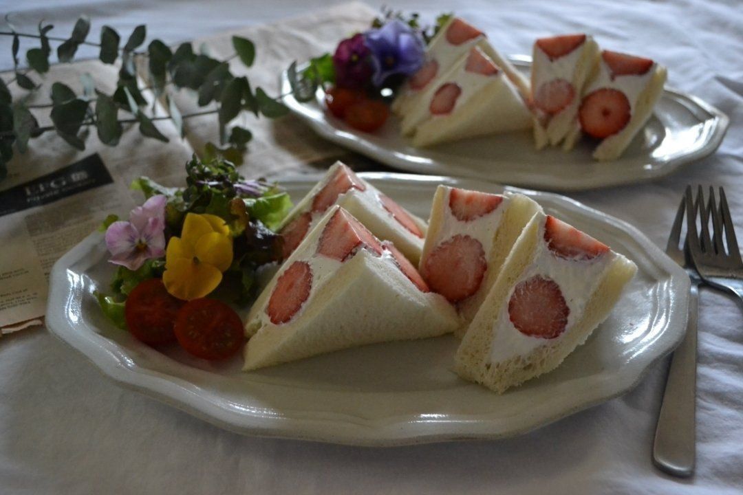 おうちカフェに キレイな断面のイチゴサンドをつくるコツ サンキュ