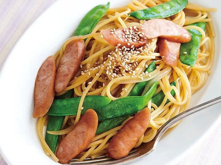 ソーセージときぬさやのバターじょうゆパスタ