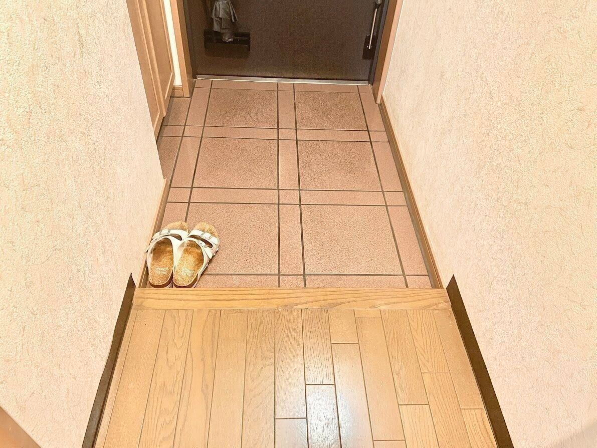 玄関マットのない玄関