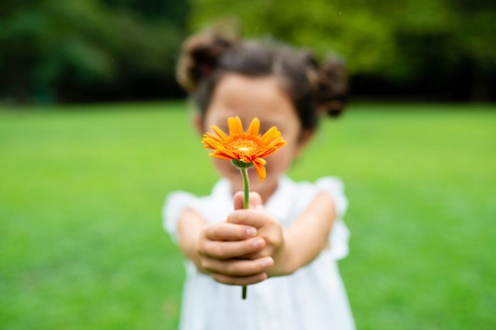少女と花
