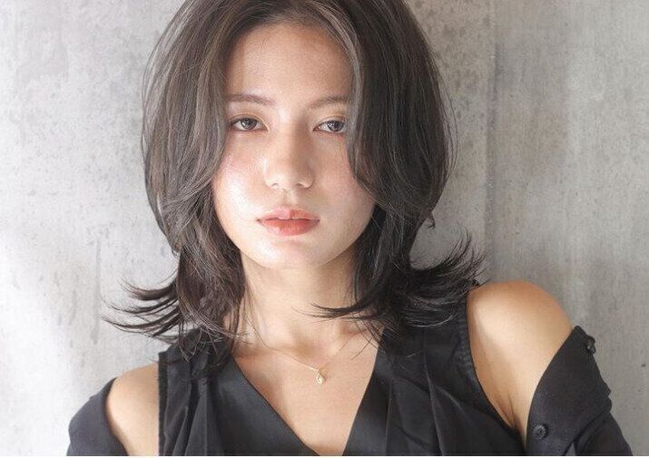 40代の丸顔女性に似合う髪形/ヘアスタイル