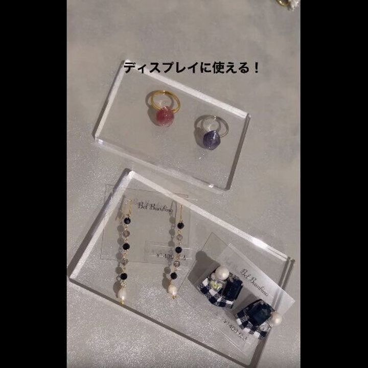 【ダイソー】アクリル板がディスプレイに使える!