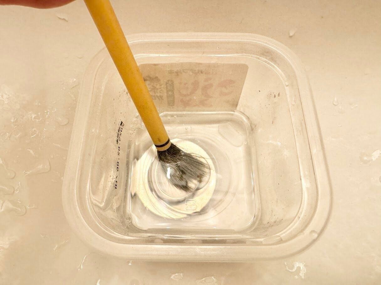「味噌の空き容器」は筆洗いにピッタリ！