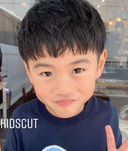 束感のあるスタイリングがクール！マッシュツーブロック