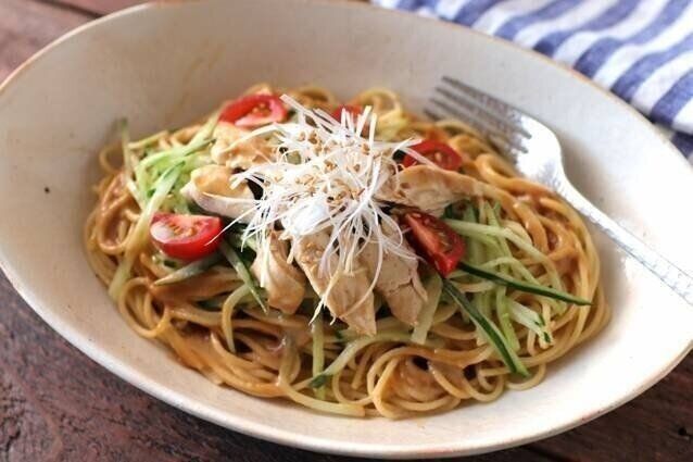 蒸し鶏きゅうりの冷製ごまだれパスタ（ささみ肉入り）