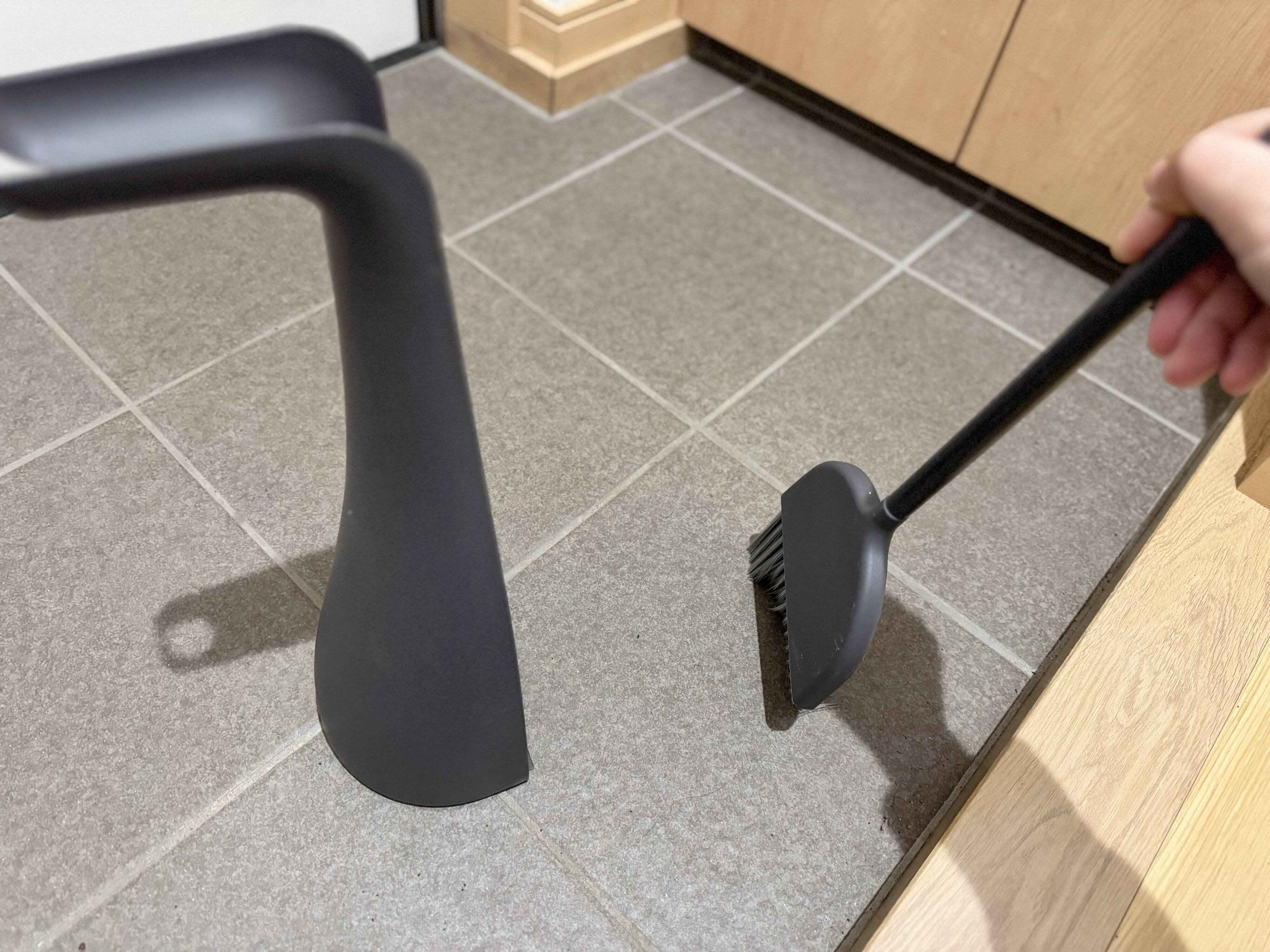 1．玄関を通るついでにタタキ掃除を行う