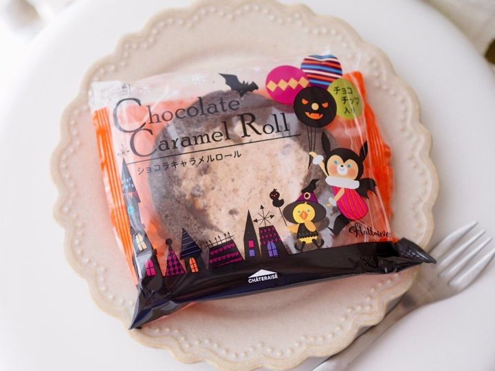 シャトレーゼ「ハロウィン ショコラキャラメルロール」商品写真