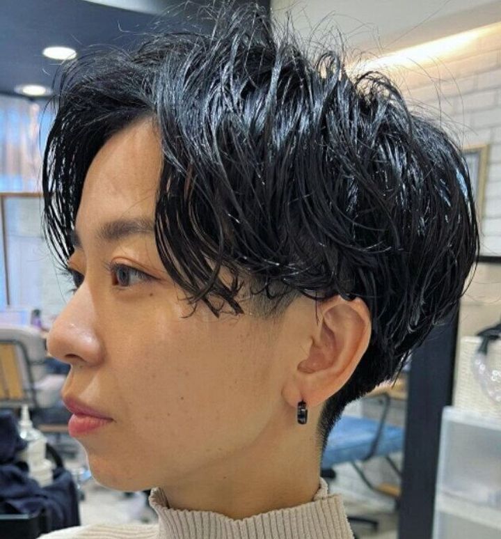 40代女性に似合うふんわりショートヘアスタイル。1度チャレンジしてみたい!クールな刈り上げショート