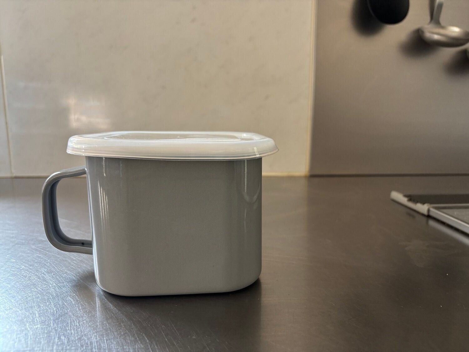 【3COINS】グレー色がかわいすぎる！機能もうれしいホーロー容器