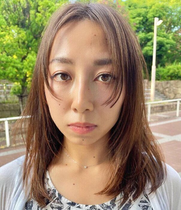 顔まわりがポイント！大人のシャギーセミロング