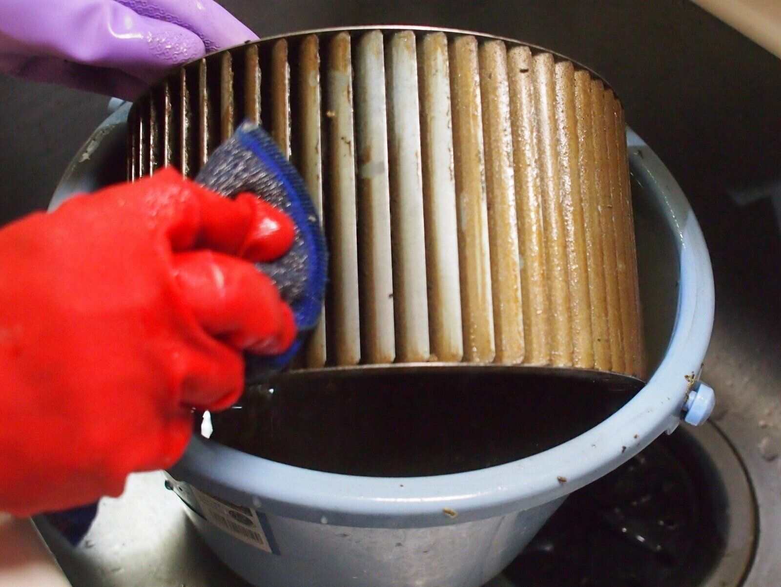 レンジフードのフィルターやドラムをはずして洗いましょう！