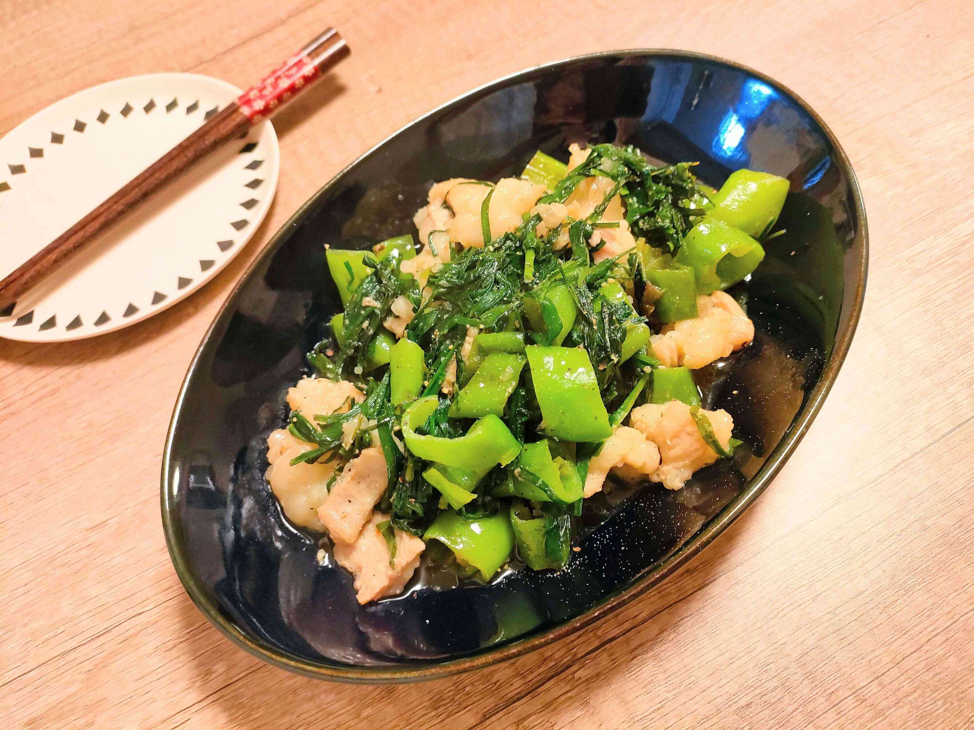 シマチョウとニラの炒め物