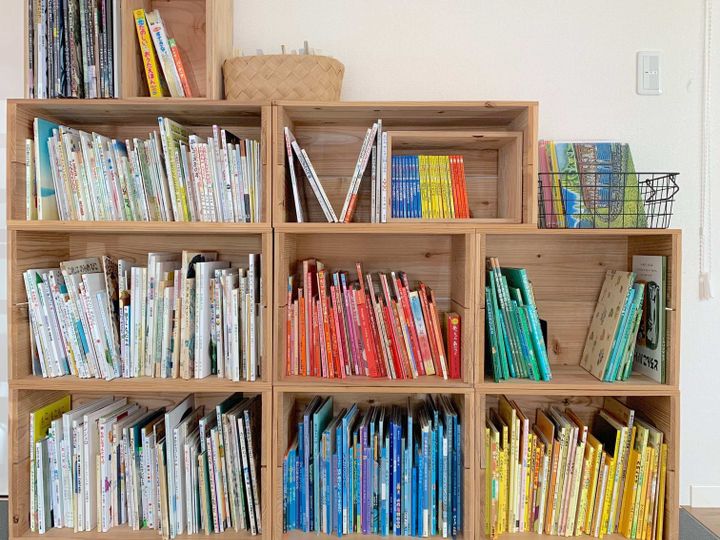 たくさん本を読んでほしい でも片づけてほしい 悩み続けた結果 散らかる理由が判明 パッと片付く絵本の収納ポイント3つ サンキュ たくさん本を読んでほしい でも片づけてほしい 悩み続けた結果 散らかる理由が判明 パッと片付く絵本の収納ポイント3つ サンキュ