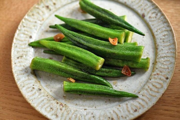 レンチン後にパッと炒める!オクラのガーリック炒めのレシピ