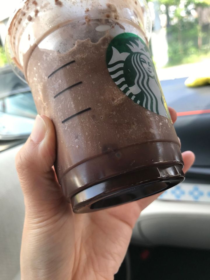 スタバ 予告なしでゲリラ的に新作登場 チョコレートティーケーキフラペチーノ はなくなり次第終了 サンキュ スタバ 予告なしでゲリラ的に新作登場 チョコレートティーケーキフラペチーノ はなくなり次第終了 サンキュ