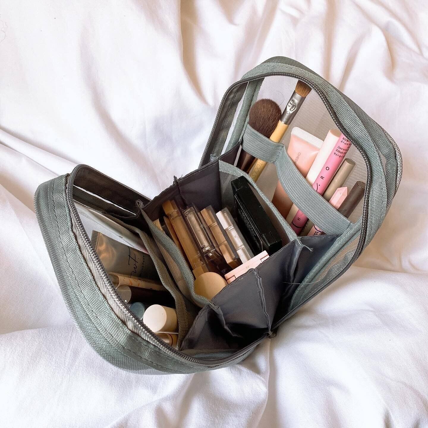 大容量で使いやすい！「自立するメッシュ縦型ポーチ」