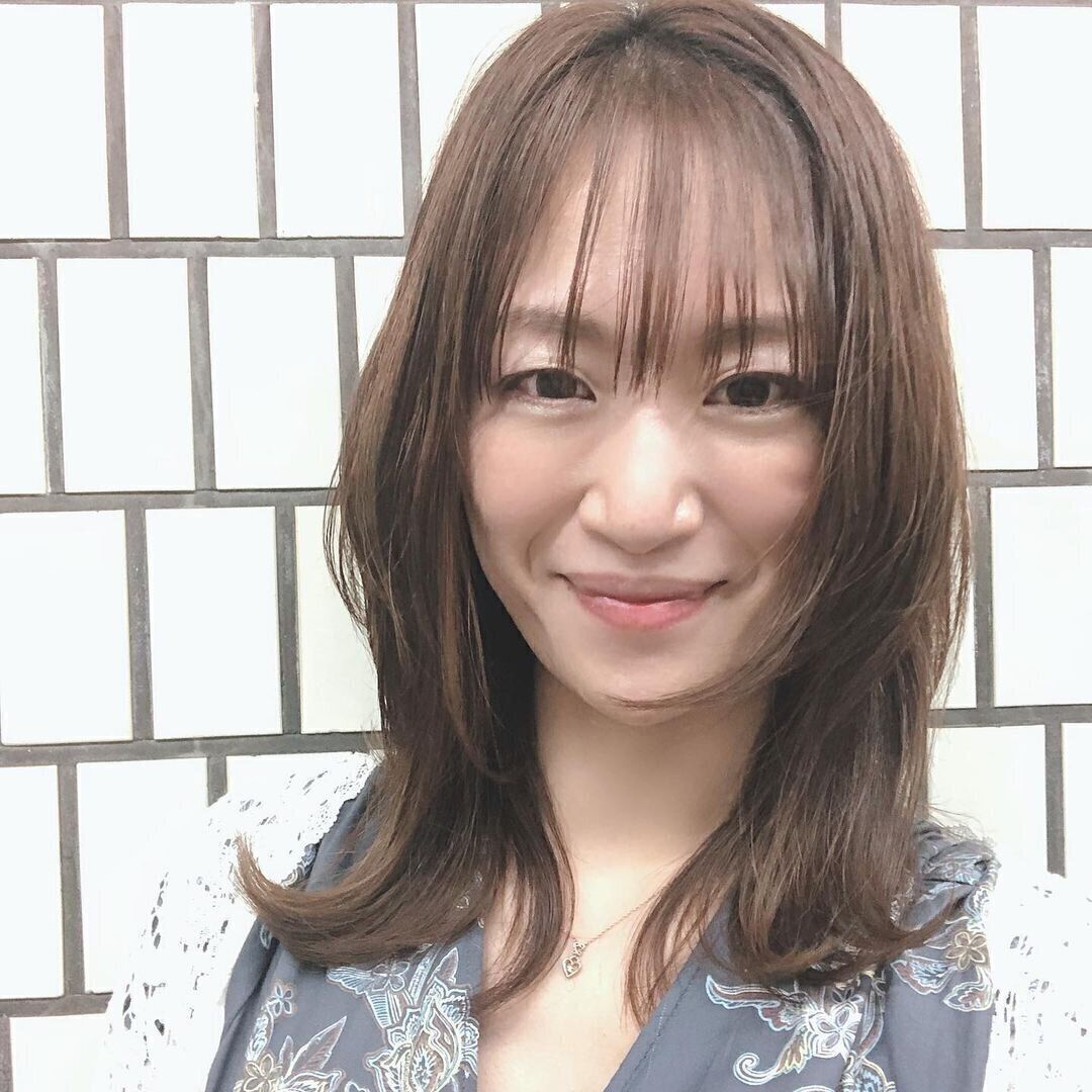 40代女性に人気のセミロング・ミディアムヘア！シースルーなストレートバングで大人女子のあざとさを