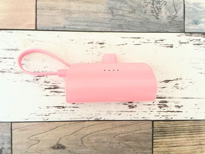 コードレスでコンパクトタイプのモバイルバッテリー