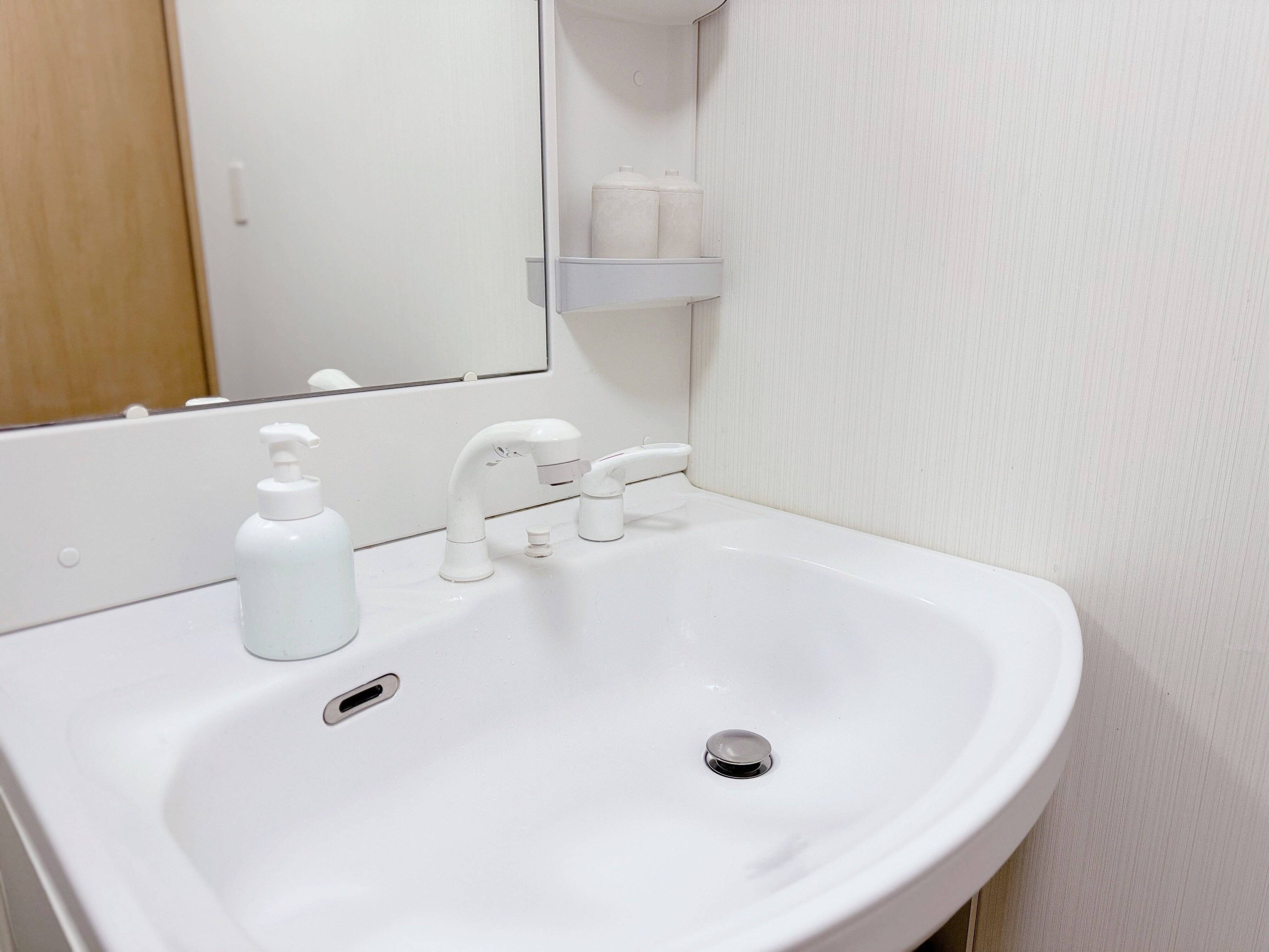 オープン収納でも大丈夫！ごちゃつきがちな洗面台まわりでできる3つのスッキリ収納テク