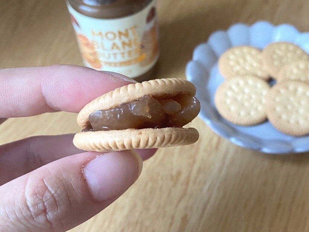 ビスケットにサンドしたモンブランバター