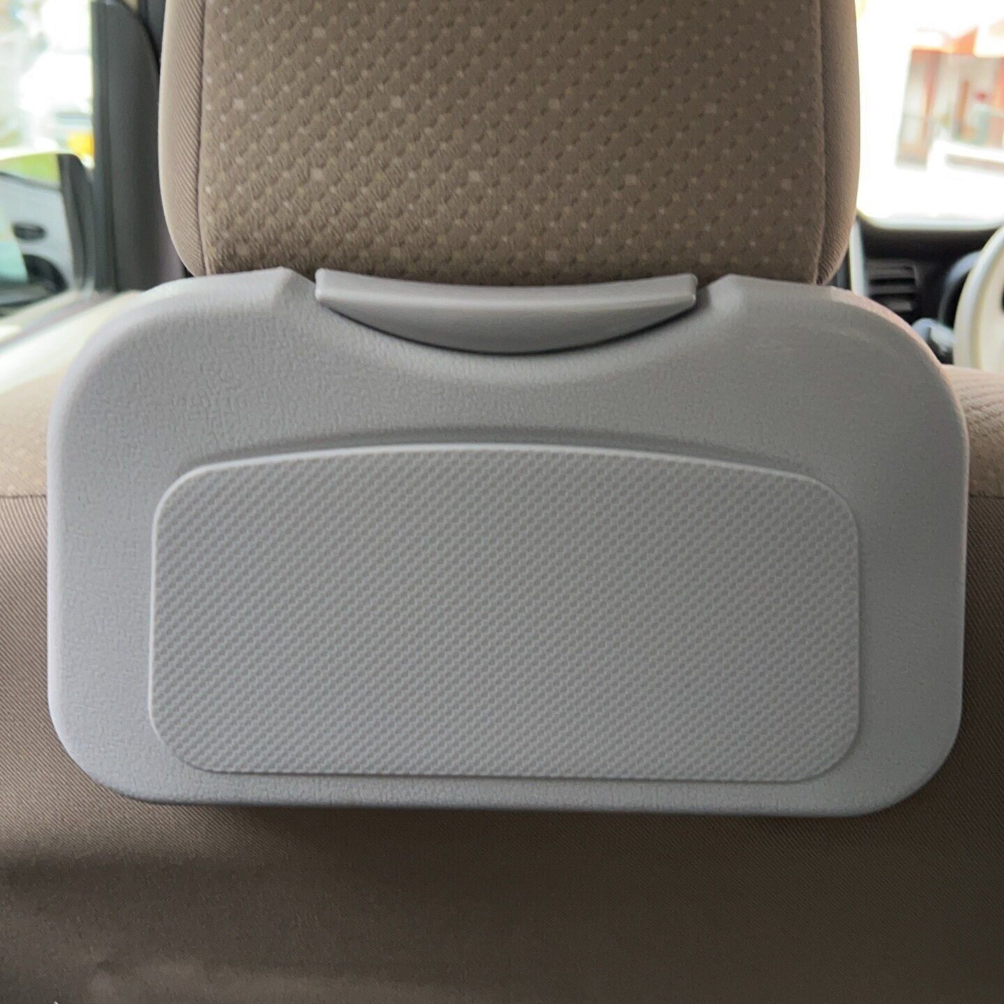 車内のドリンク置き場に！「CARドリンクホルダー」