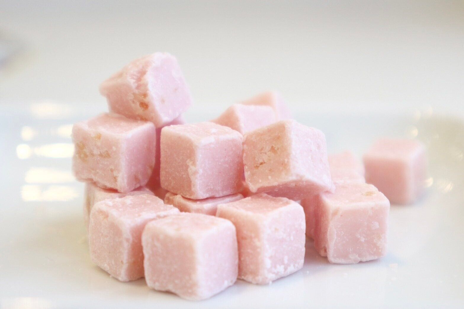 はじけるキャンディ入りチョコいちご味の中身