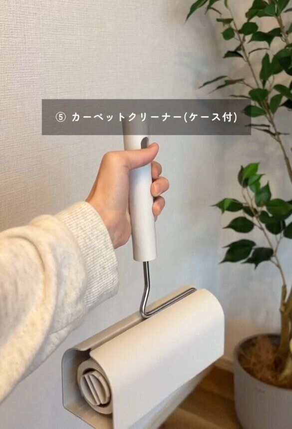 シンプルで使いやすいデザイン！「ヘッドが付け替えられるカーペットクリーナー」