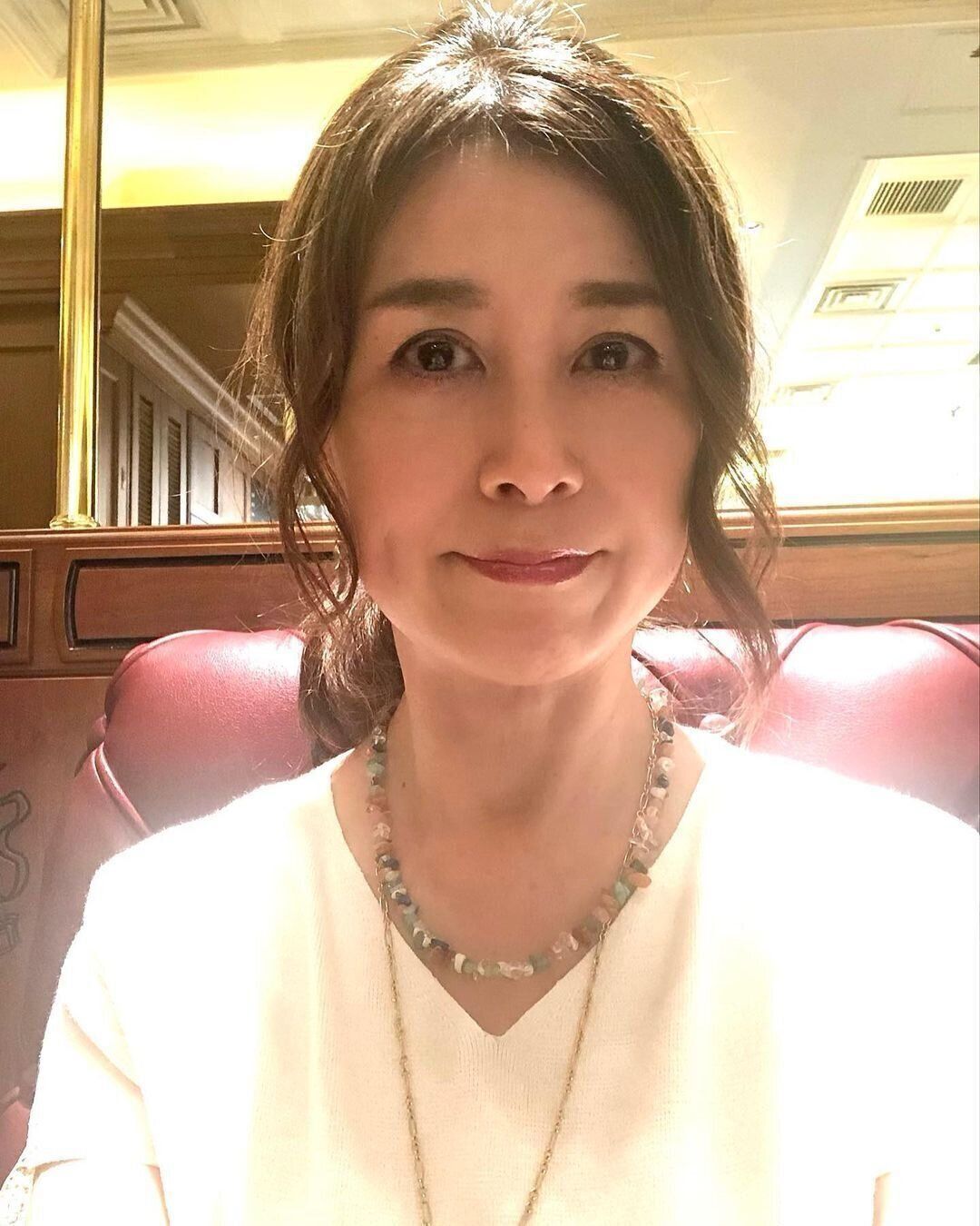 40代女性に似合う不器用でも簡単にできるヘアアレンジ！前髪をカールさせてほどよくフェイスラインをカバー