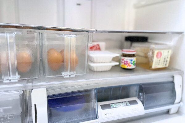 冷蔵庫内の写真（すぐに使いたいモノが手前にある状態）