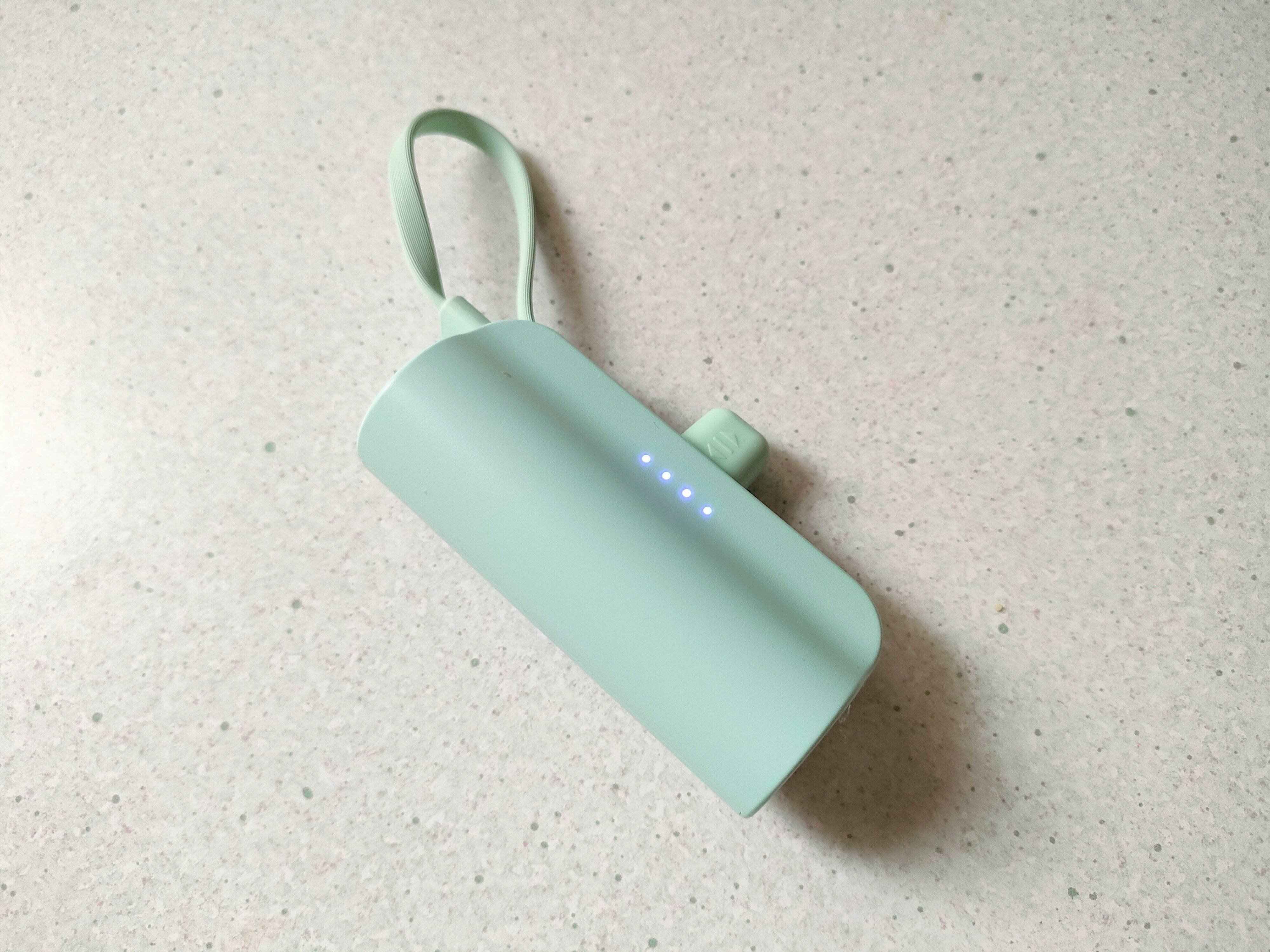 バッテリー残量がひと目で分かるライトが点灯する