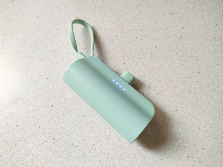 バッテリー残量がひと目で分かるライトが点灯する