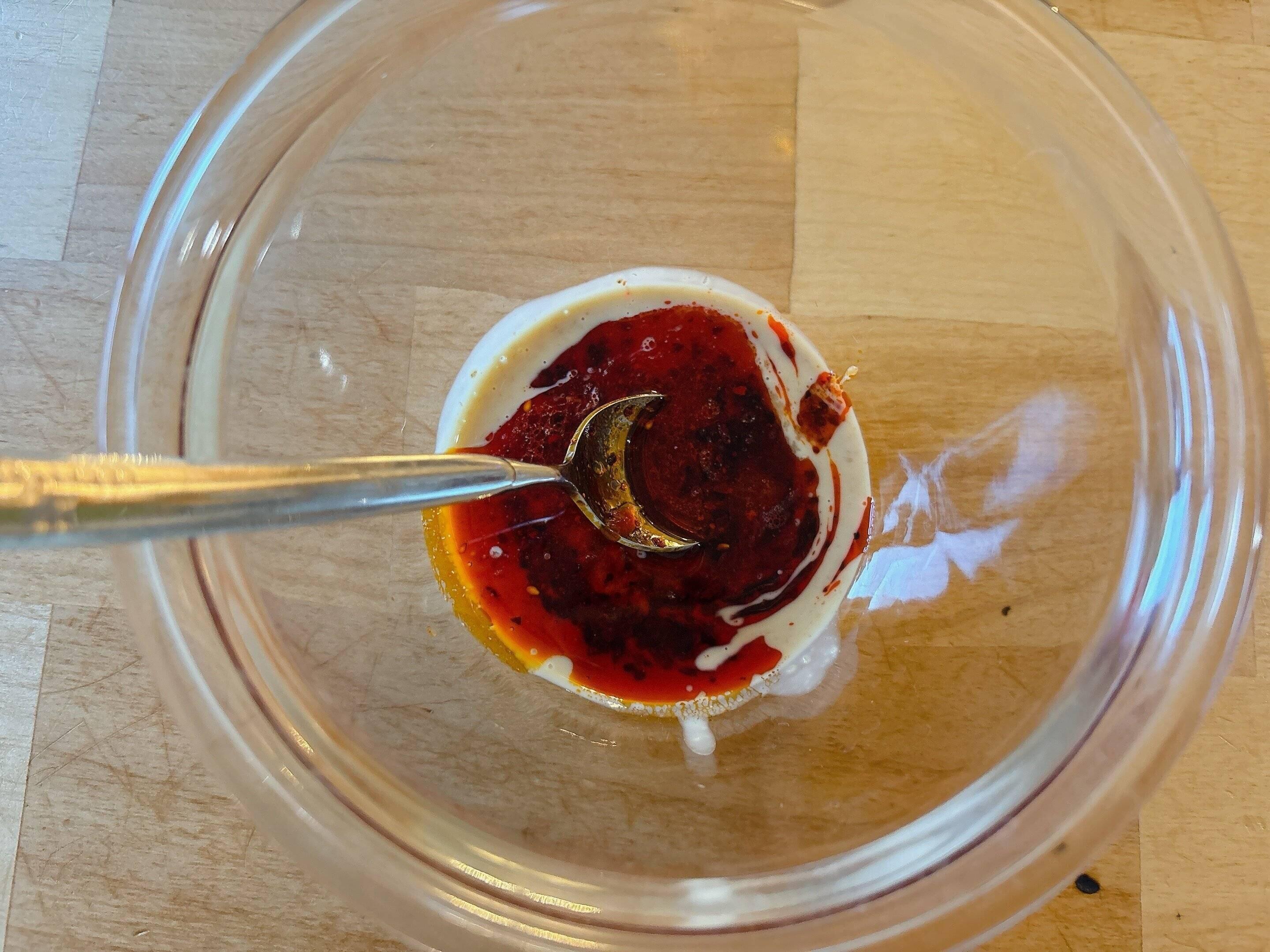 材料を混ぜます