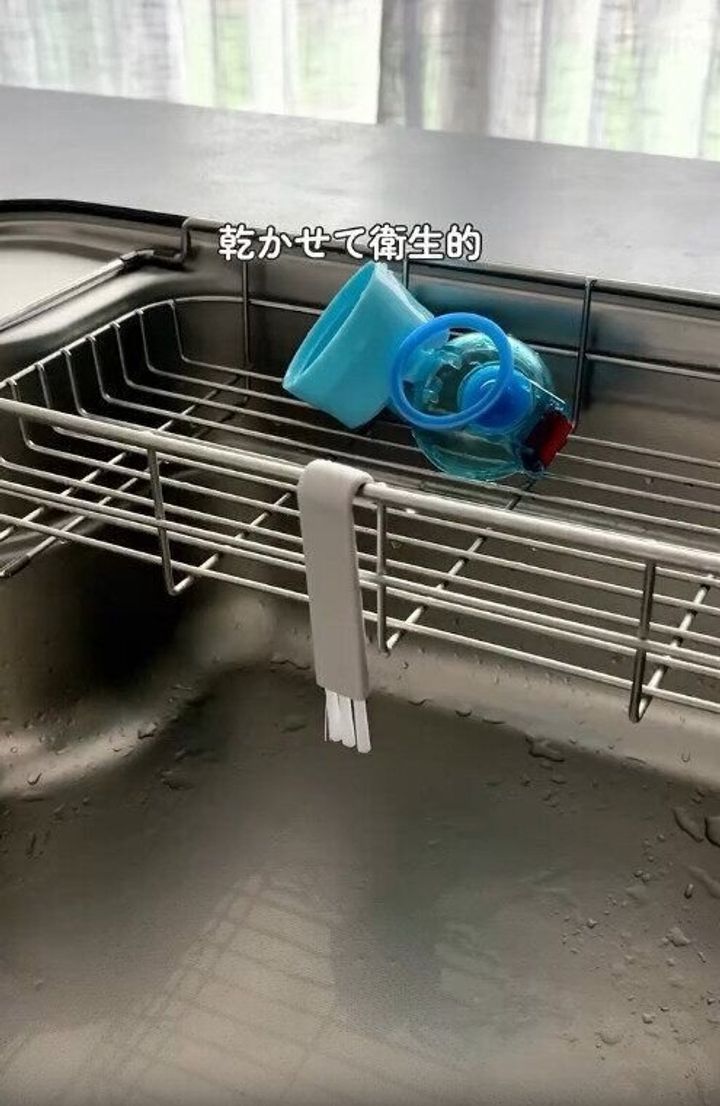 【セリア】水切りカゴにひっかけて乾かすことが可能