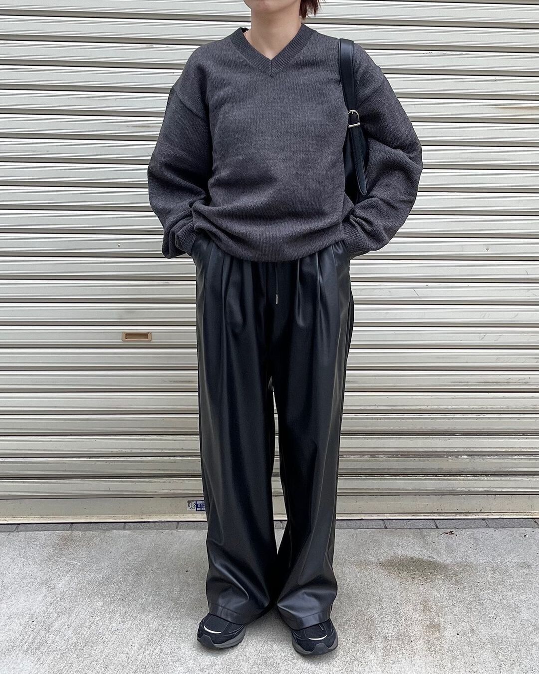 ユニクロ リラックスVネックセーター ユニクロc　ブラック ユニクロC カシミヤリラックスvネックセーター ブラック m レディース