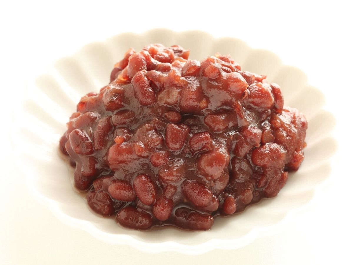 調理画像のための皿に赤い豆ペースト