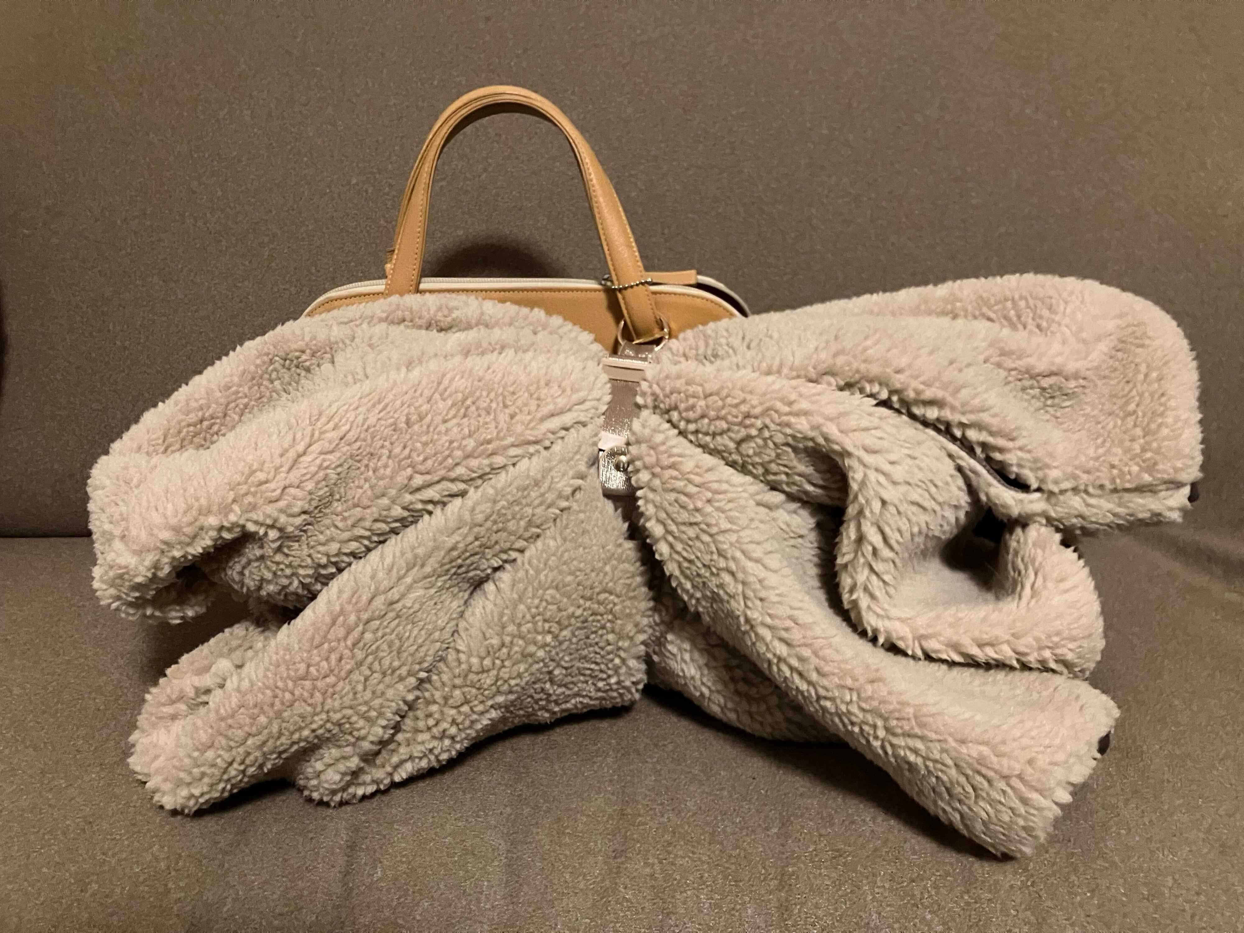 厚手のボアブルゾンを掛けたところ