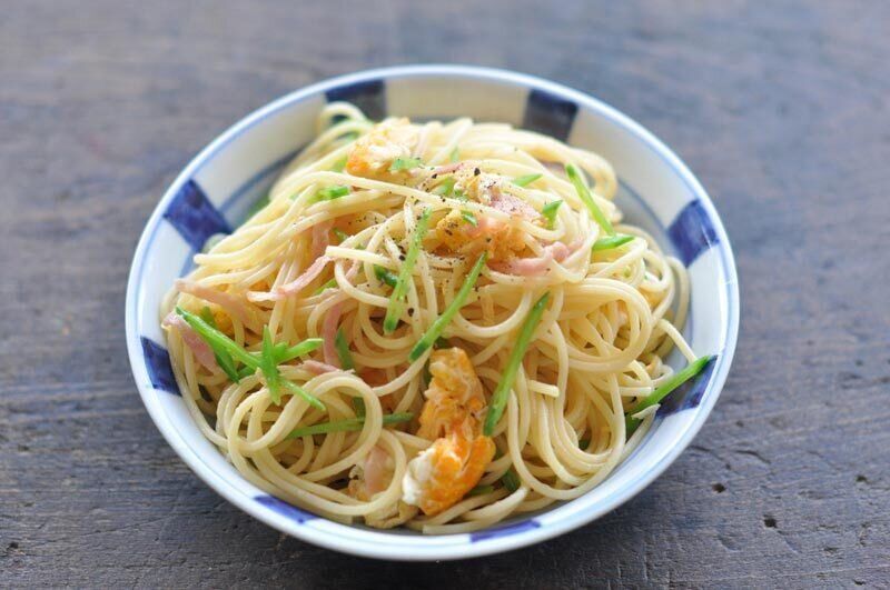 絹さや、卵、ベーコンのシンプルパスタ
