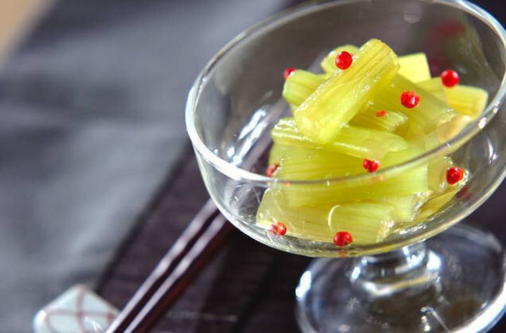 春の山菜 蕗 ふき を使ったおすすめレシピ選 シンプルな副菜から食べ応えのあるメイン 主食まで サンキュ 春の山菜 蕗 ふき を使ったおすすめレシピ選 シンプルな副菜から食べ応えのあるメイン 主食まで サンキュ