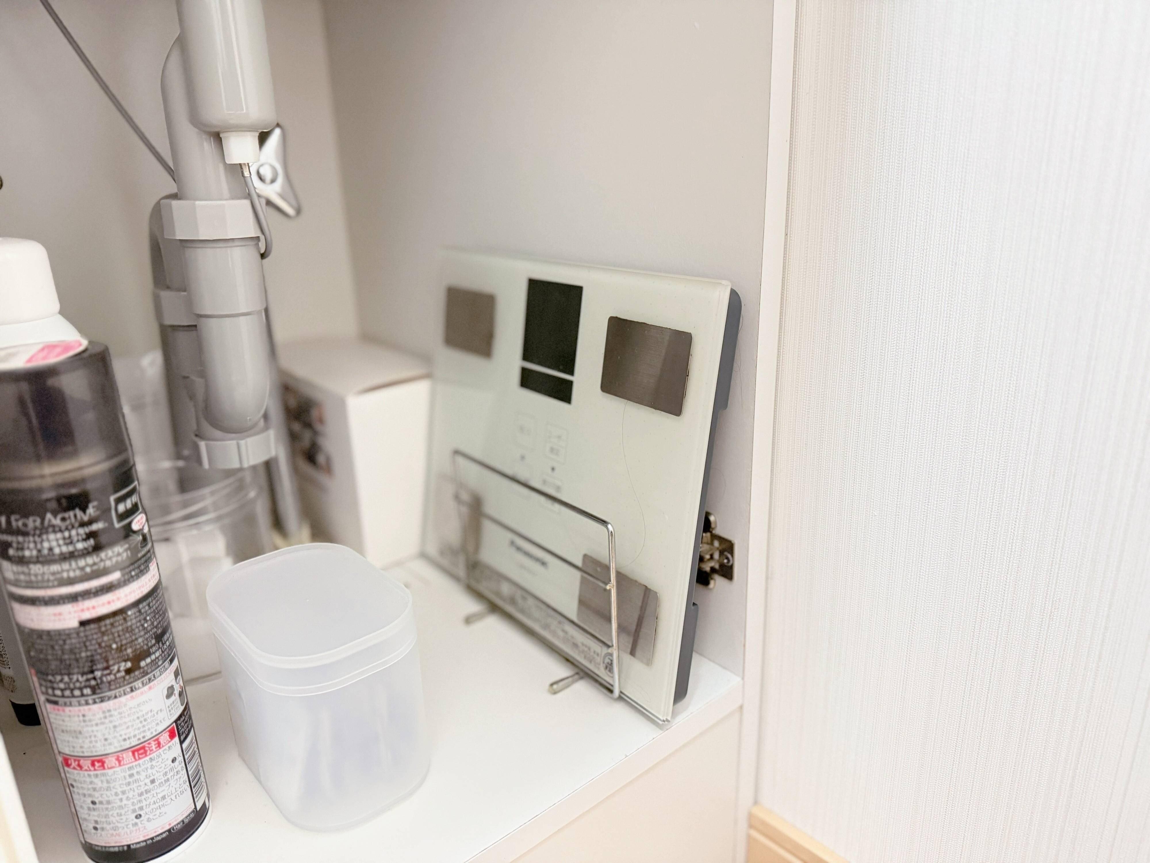 2．体重計収納には「まな板立て」が使える！