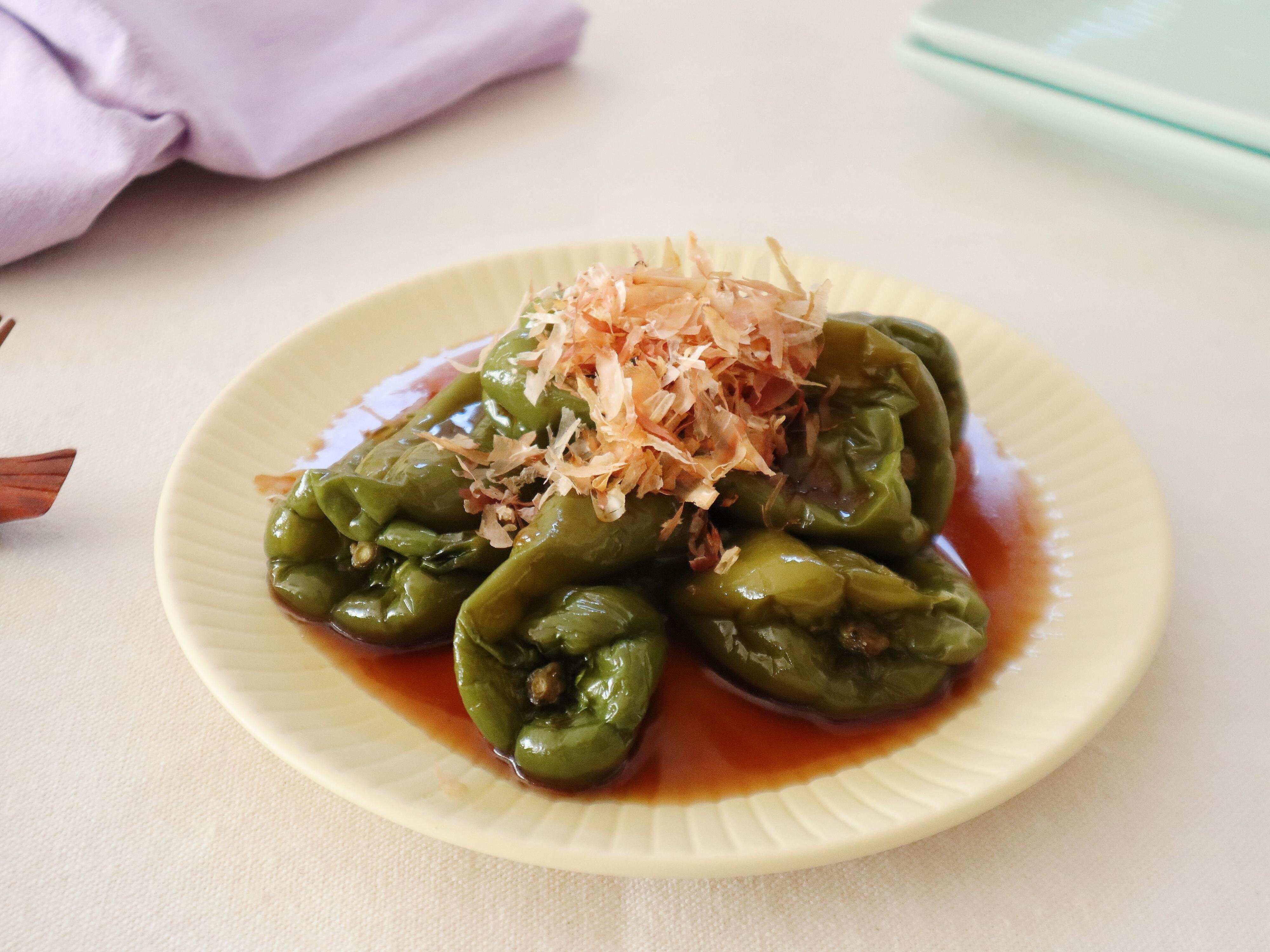 種もヘタも丸ごとOK！ピーマンのくたっと煮