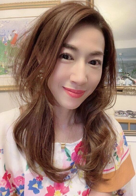 華やかなワンピースにピッタリ！上品セミロング