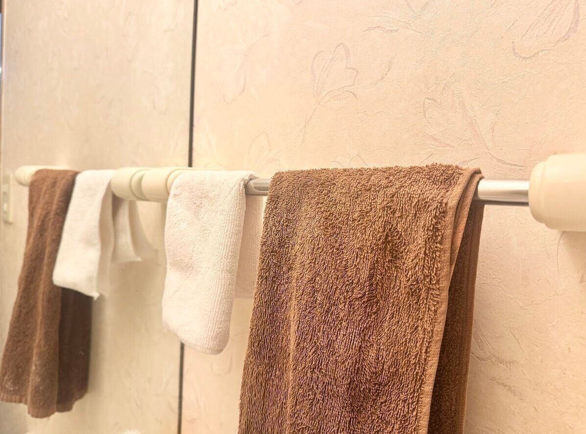 洗面台のタオルの隣にマイクロファイバーぞうきん