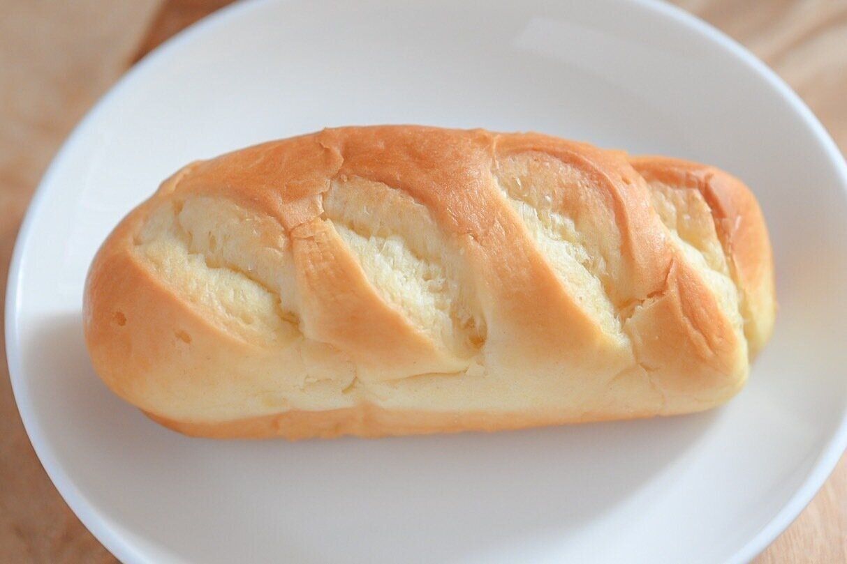 皿にのったブリオッシュドッグ