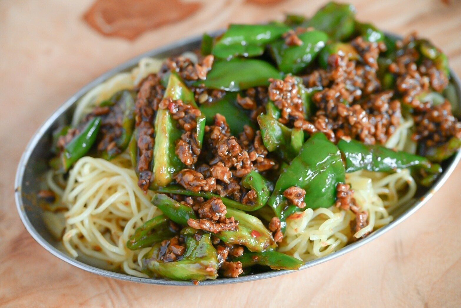 皿に盛られた麻婆ピーマン焼きそば