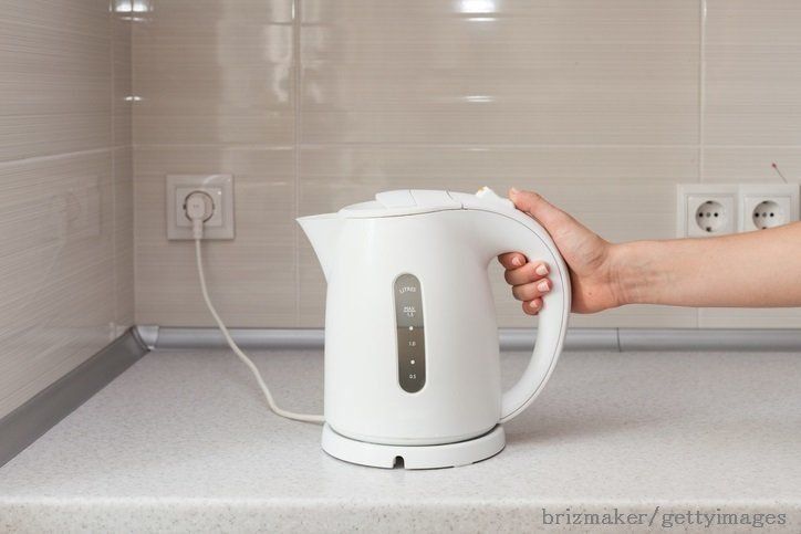 電気ケトルは掃除する必要があるの 適切な掃除頻度 方法をプロに聞いた サンキュ