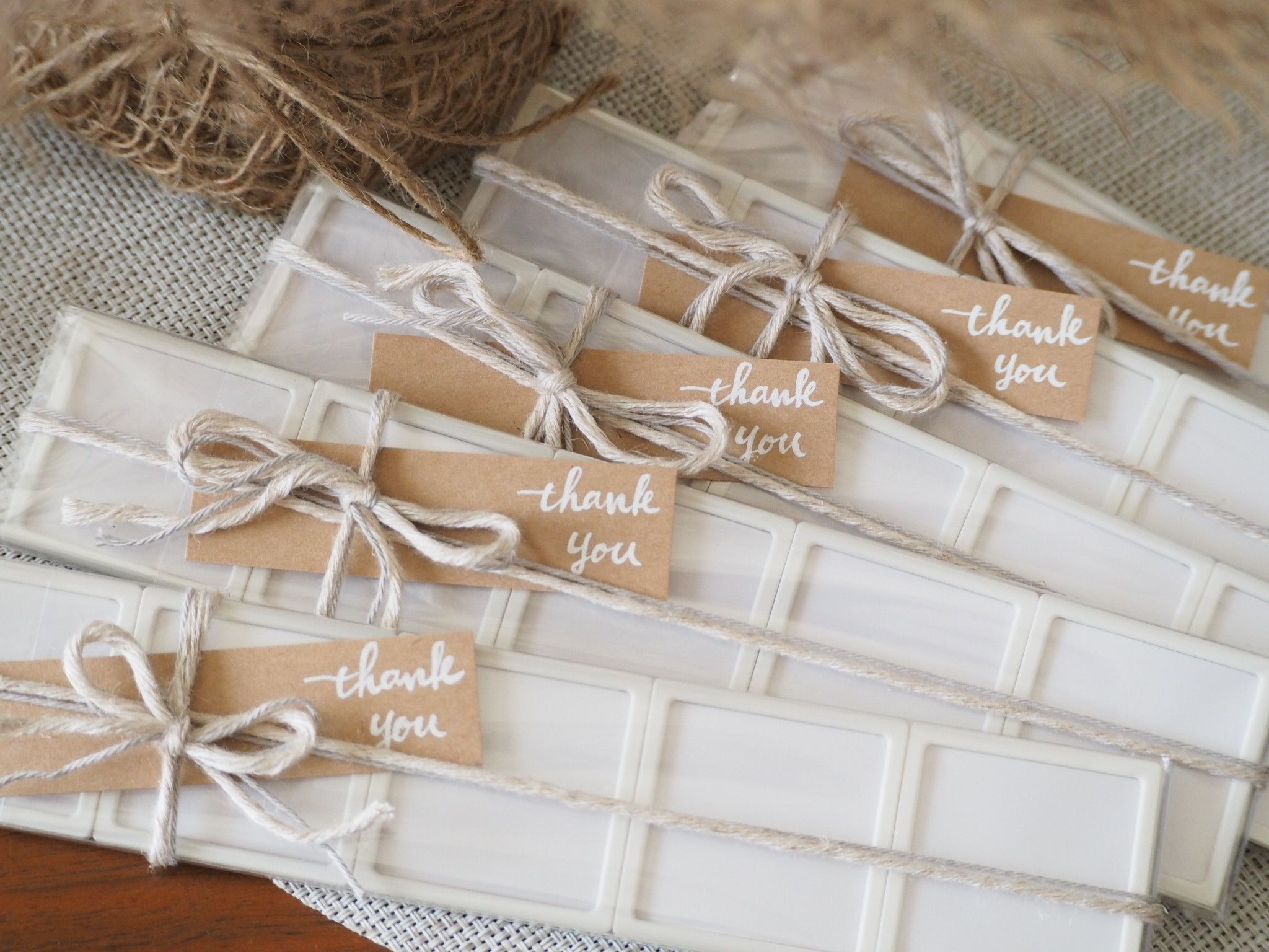 季節を問わずセリアの毛糸が使える こなれたラッピングの作り方 サンキュ